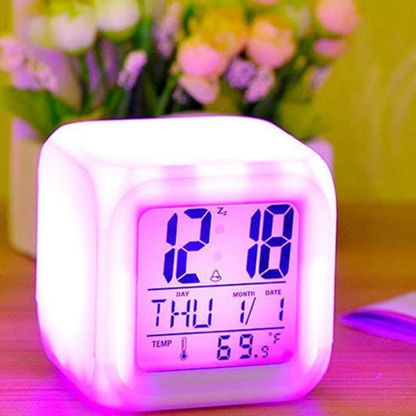 Reloj digital multicolor y despertador